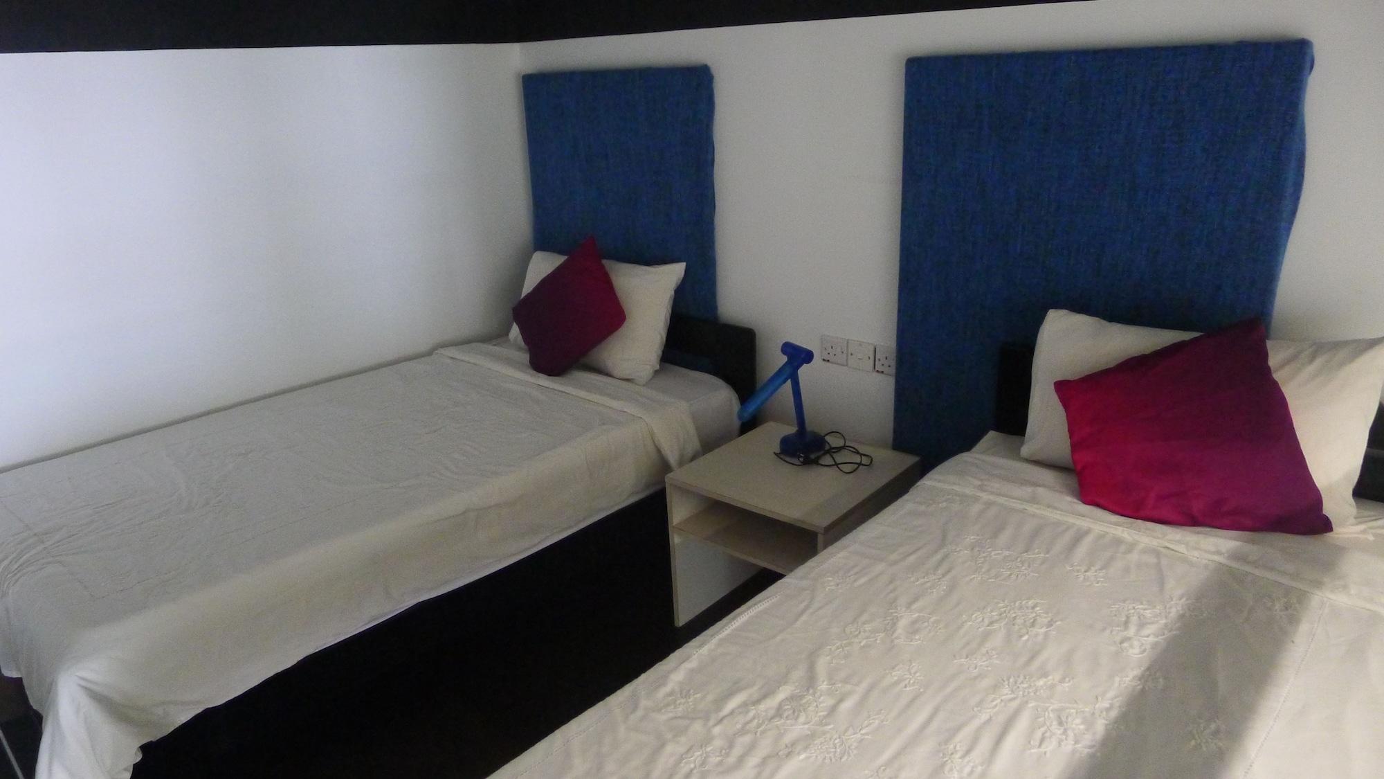Wesberly Apartments Кучинг Экстерьер фото