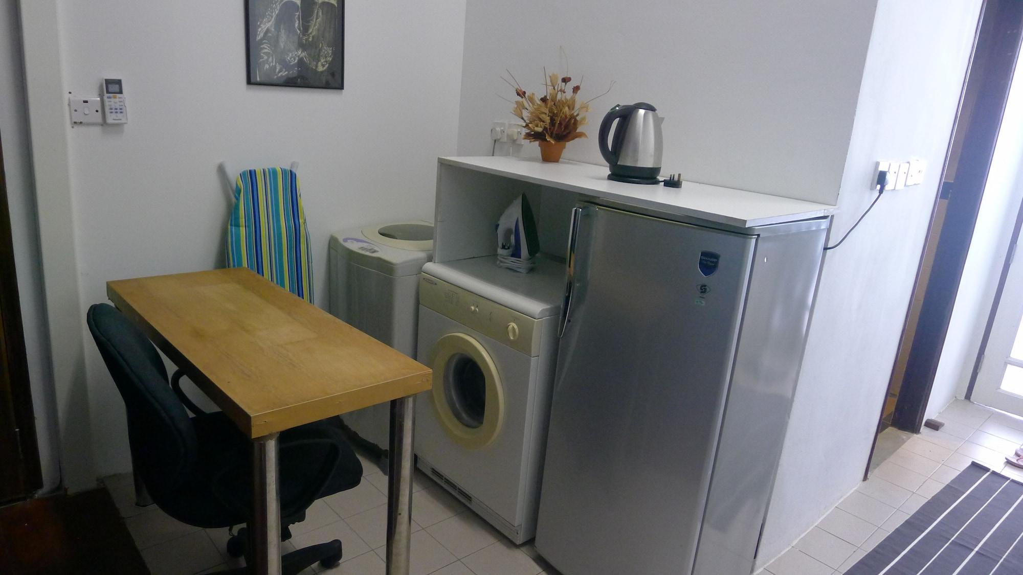 Wesberly Apartments Кучинг Экстерьер фото