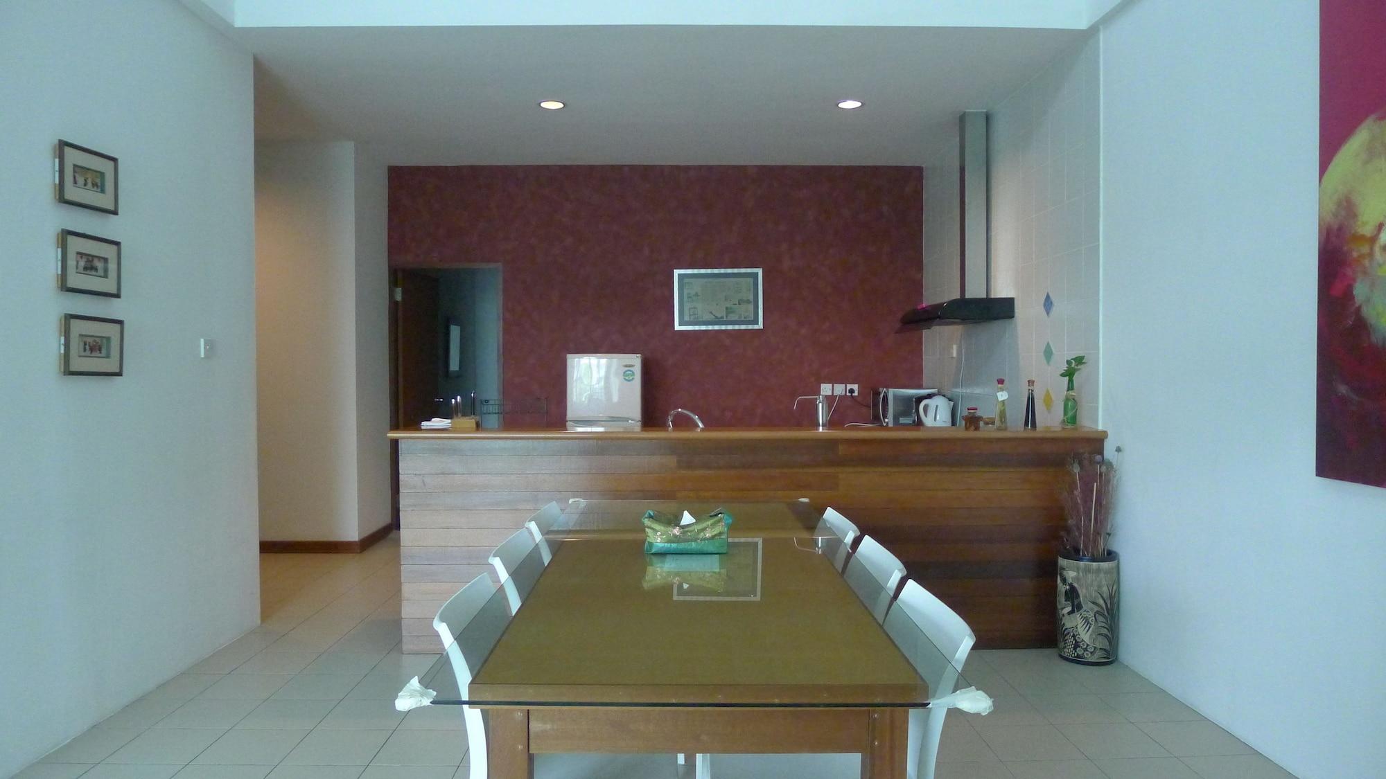 Wesberly Apartments Кучинг Экстерьер фото