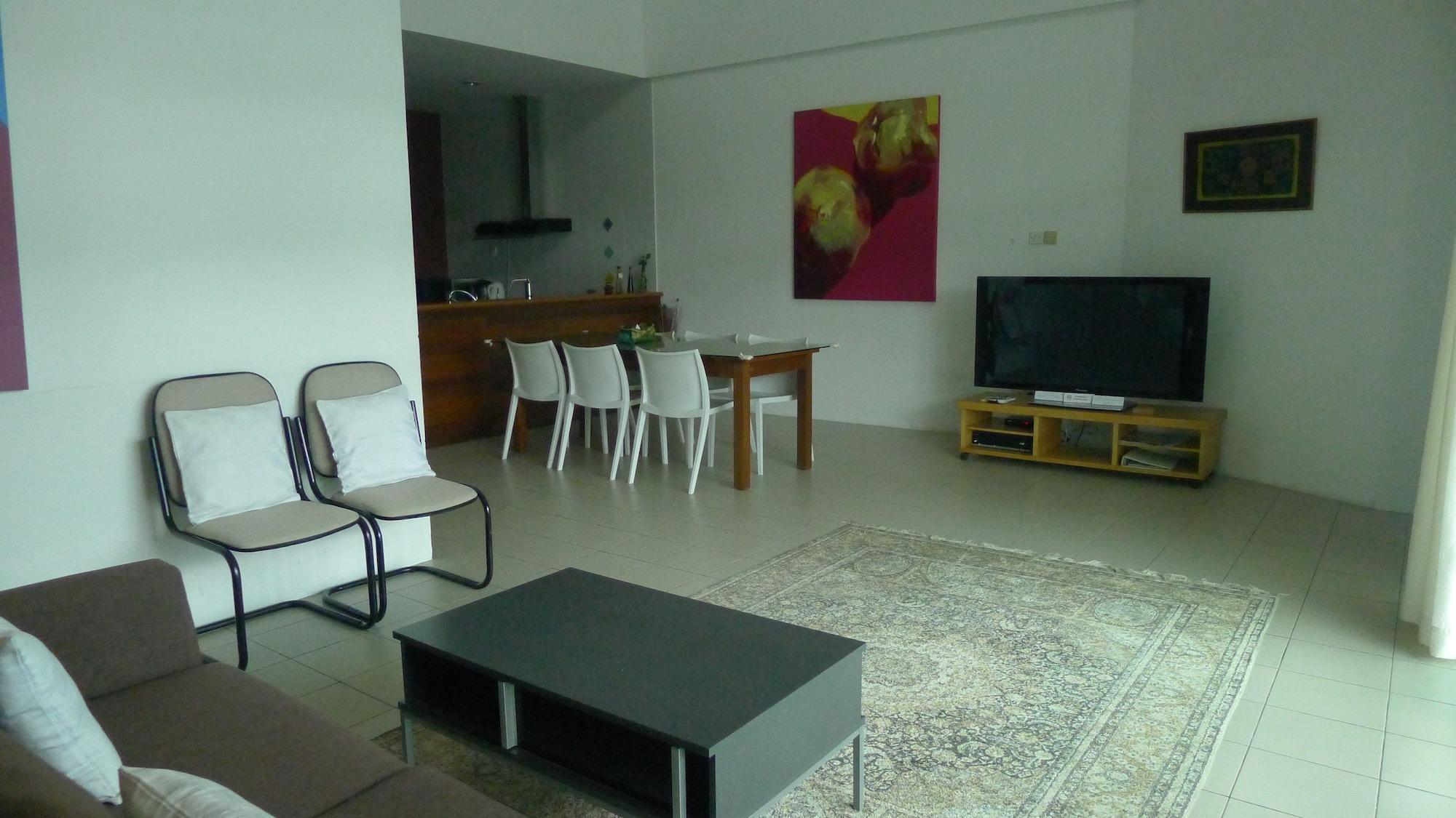 Wesberly Apartments Кучинг Экстерьер фото