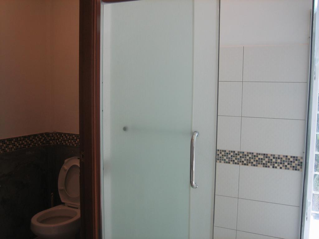 Wesberly Apartments Кучинг Экстерьер фото